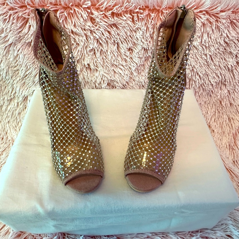 Bisou Bisou heels Size 6